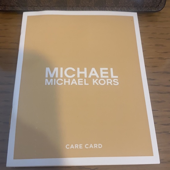 Michael Kors Kala Sm Flap Key Ring Card Case - Picture 8 of 11